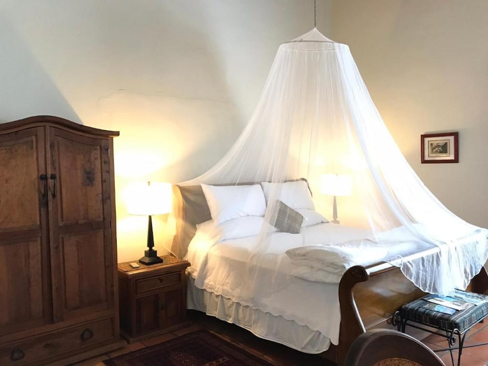 غرفة ديلوكس بسريرين كوين، The Todos Santos Inn 2/4
