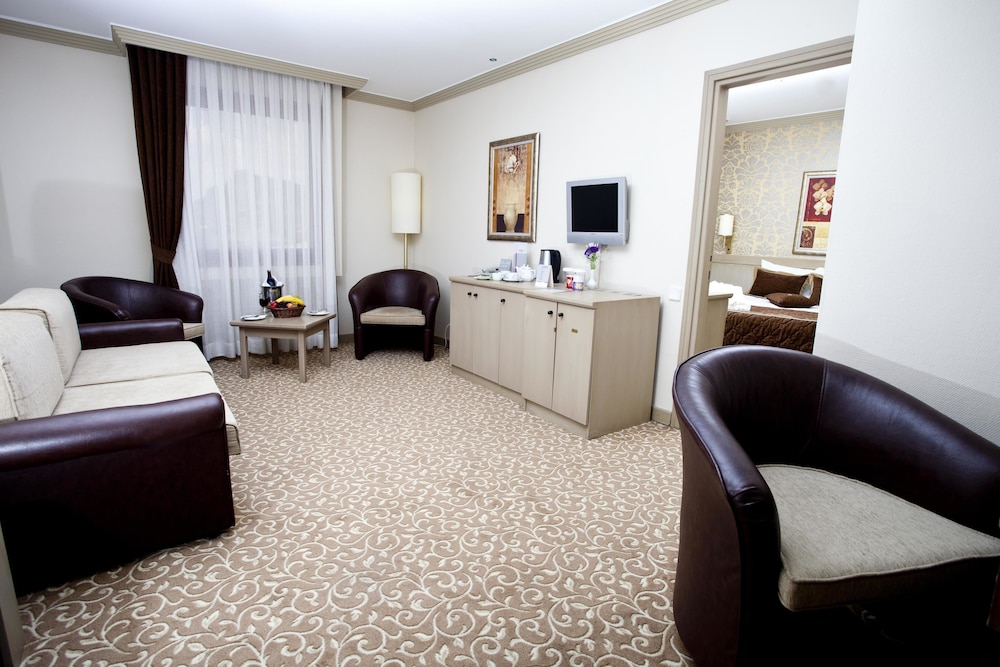 Sergah Hotel 28/51