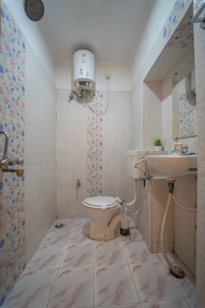 Tara Guest House 66/68
