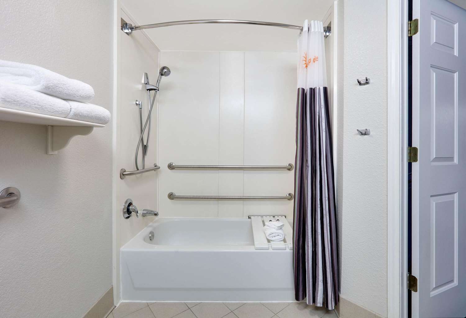 La Quinta Inn Suites Dallas North Central 47/48