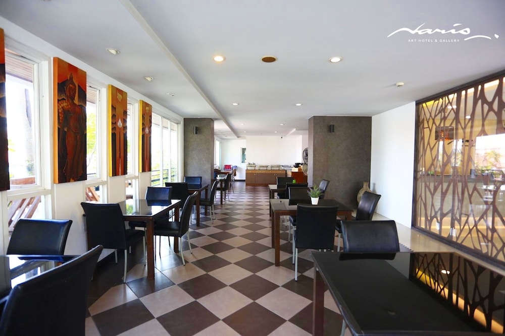 NARIS ART HOTEL 43/55