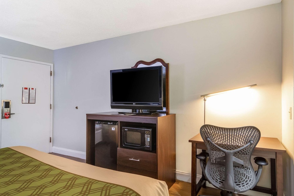 SureStay Hotel by Best Western Brunswick 21/24