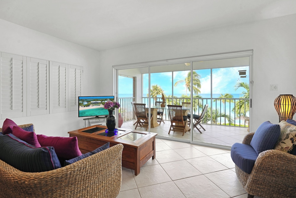 Aqua Bay Club Luxury Condos 20/50