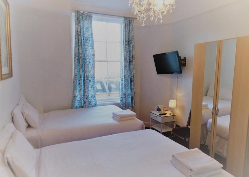 Lancaster Court Hotel 6/57