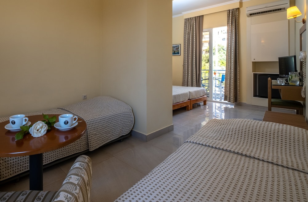 Dolphin Hotel 24/56
