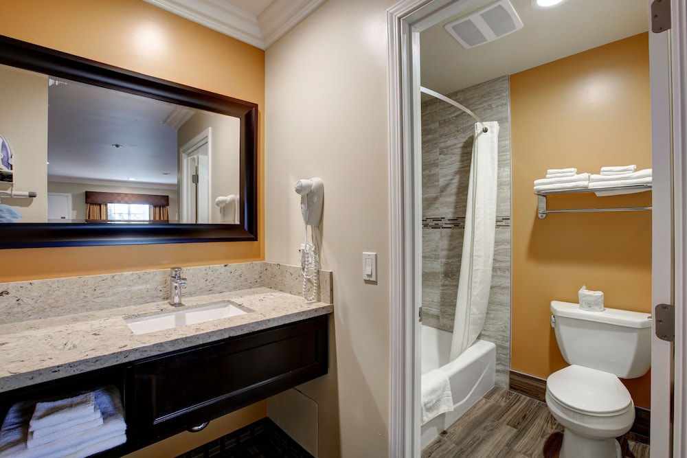 Ontario Inn & Suites 44/50
