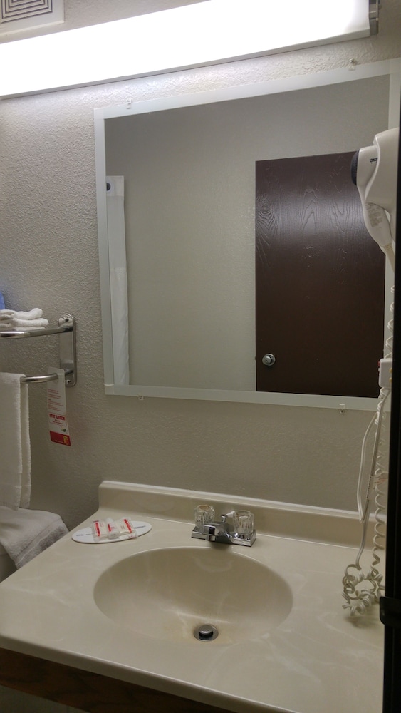 Super 8 by Wyndham Waynesboro 23/36