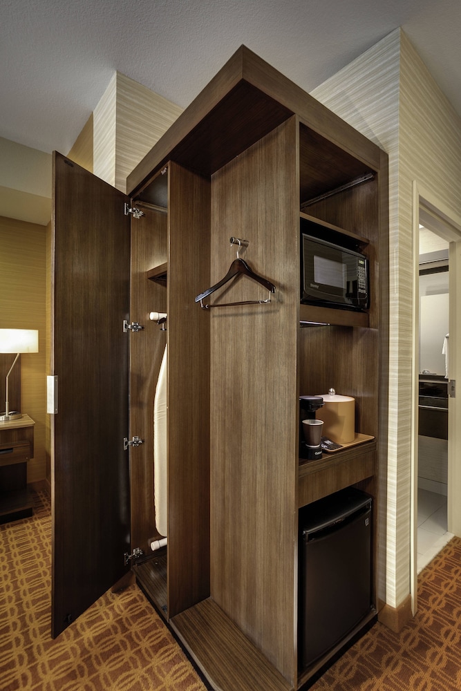 Fairfield Inn Suites Hutchinson 7/24