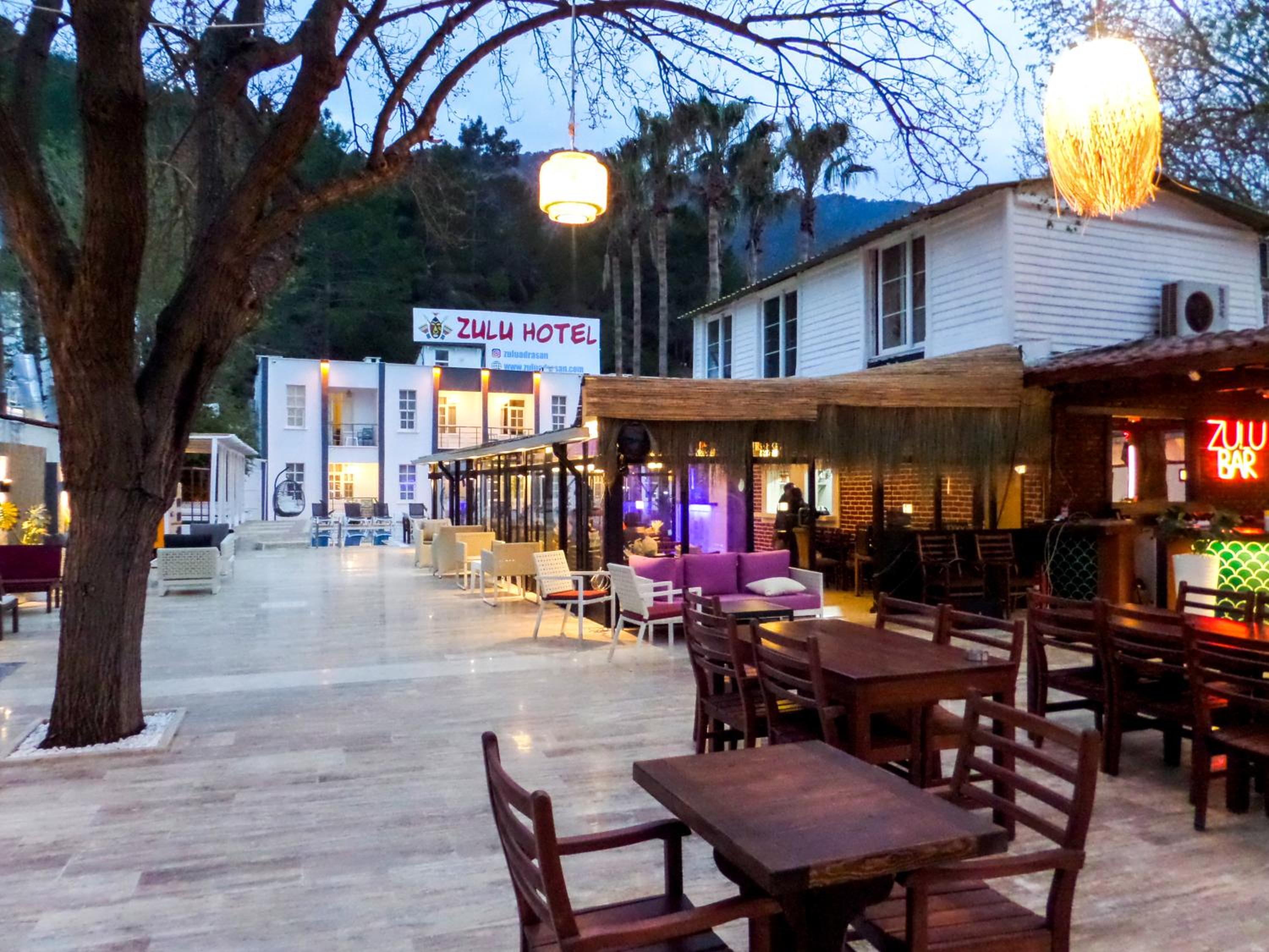 Zulu Hotel 17/30