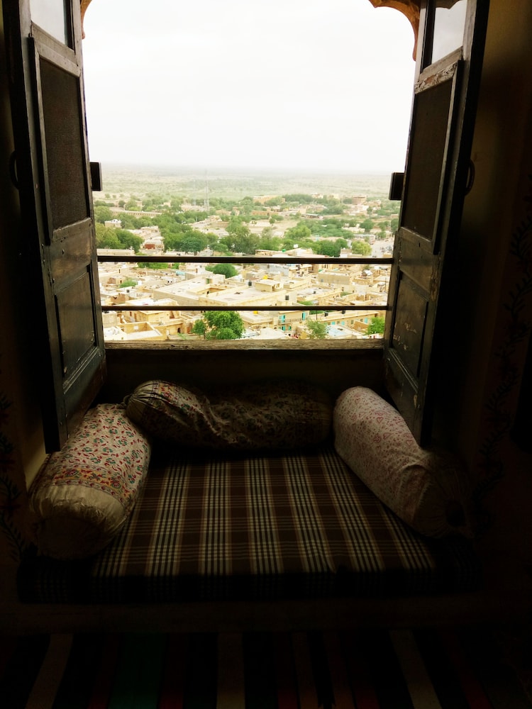 Vista Rooms at Old Royal Palace 29/38