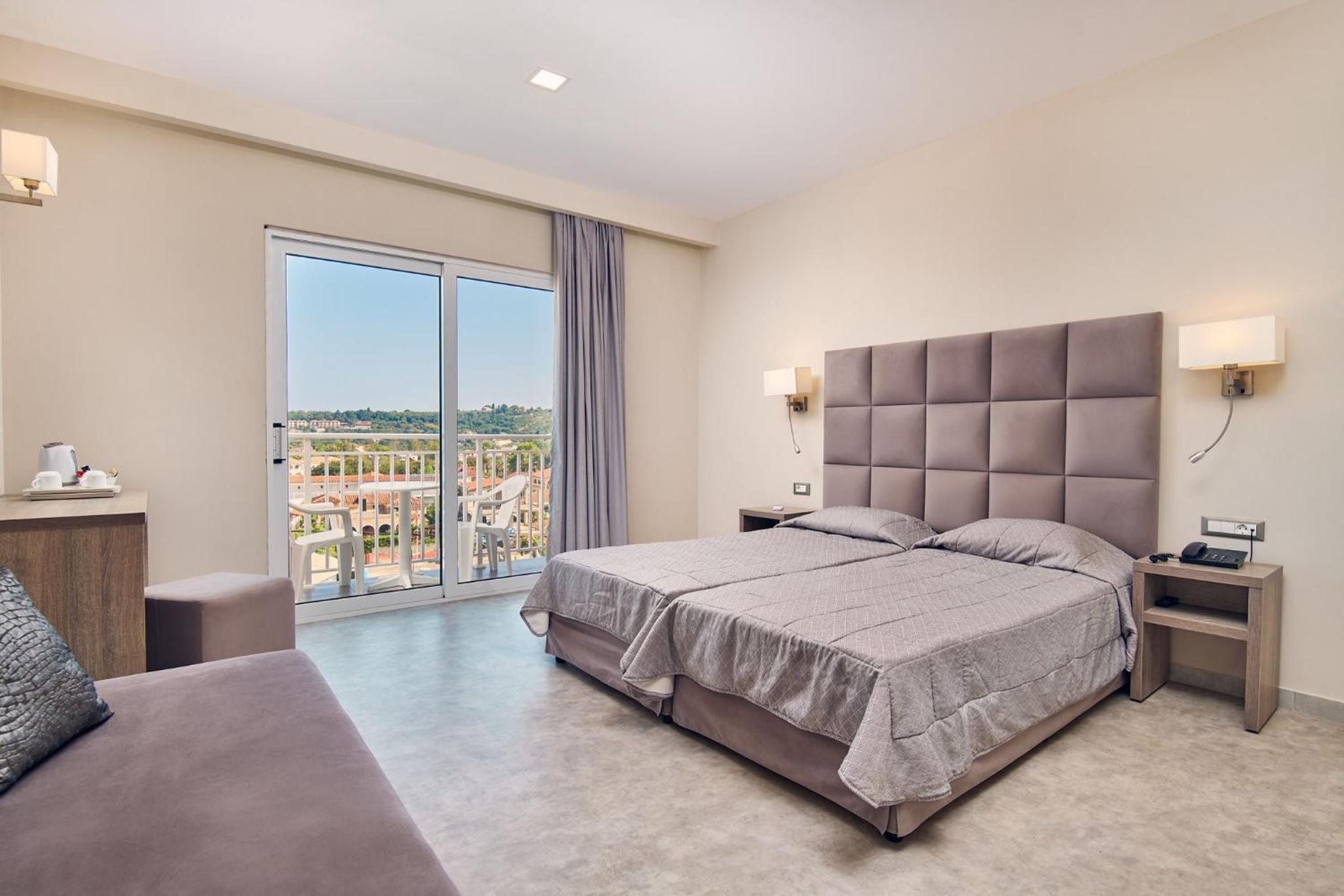 Standard, Double or Twin Bed, Garden View