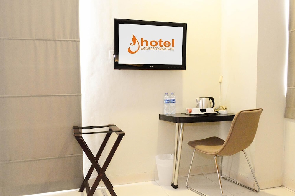 J Hotel Bandara Soekarno Hatta 25/26