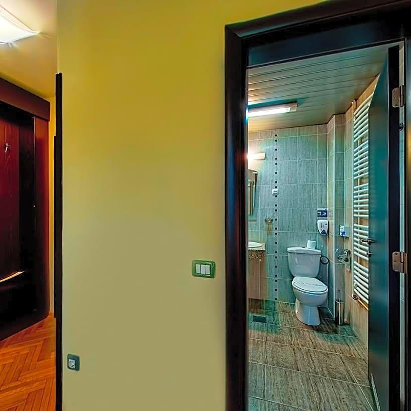 HOTEL PRESIDENT 34/37