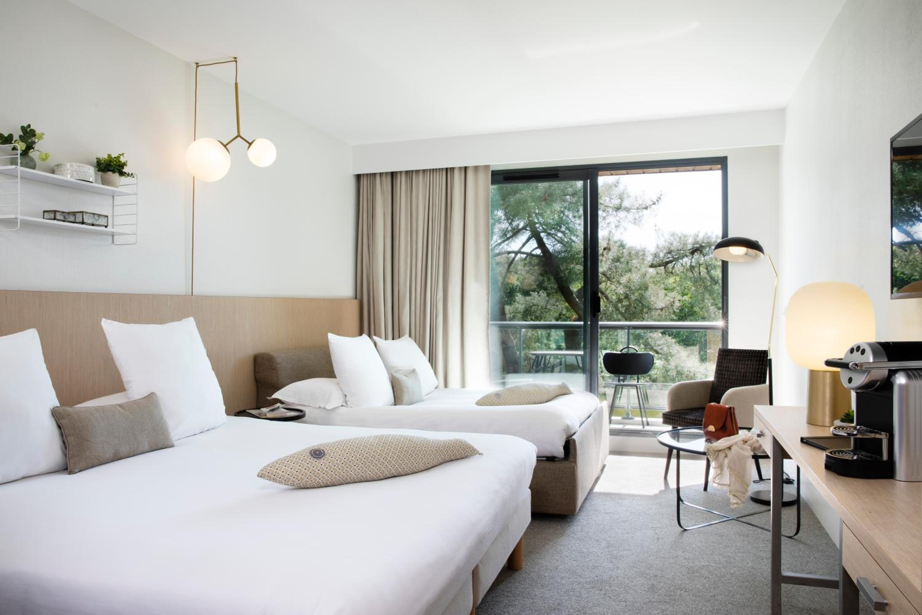 Room, Quadruple