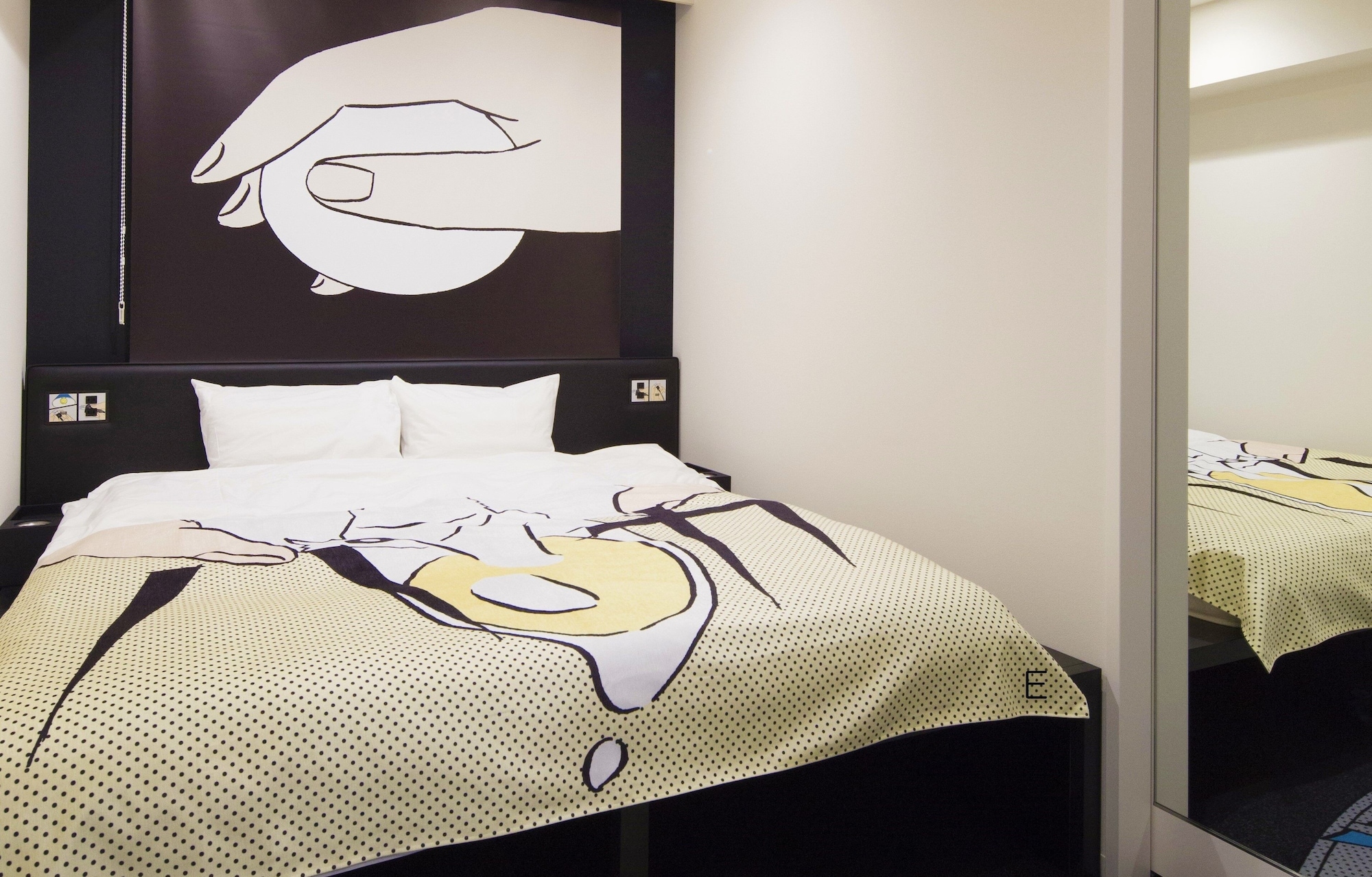 ROOM, DOUBLE BED