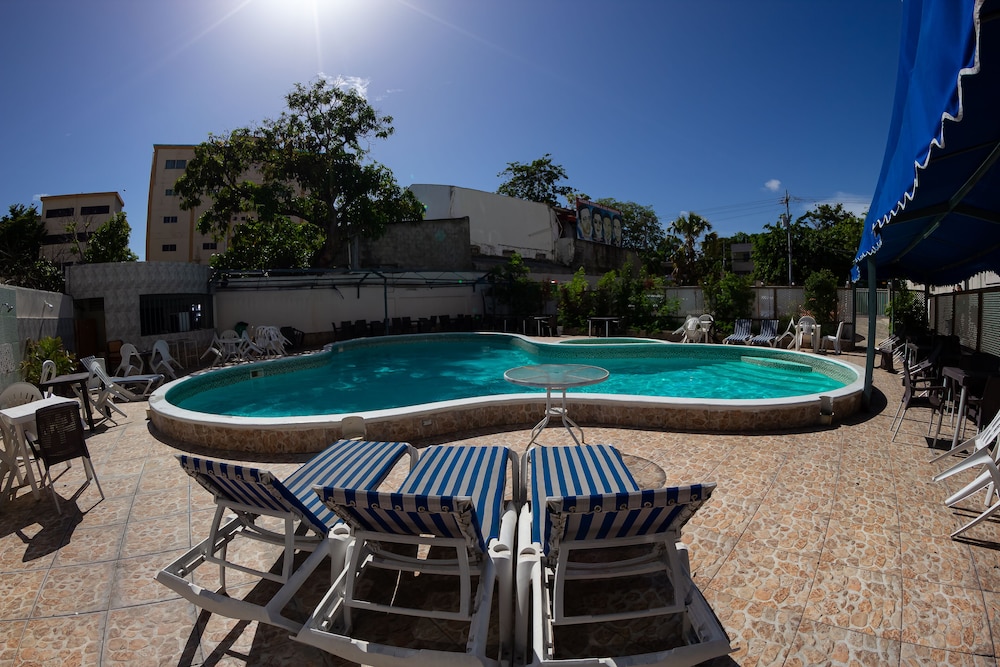 Hotel Renacer 30/34