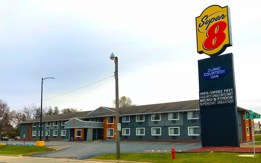 Super 8 By Wyndham Rochester Mayo Clinic Area 3/26
