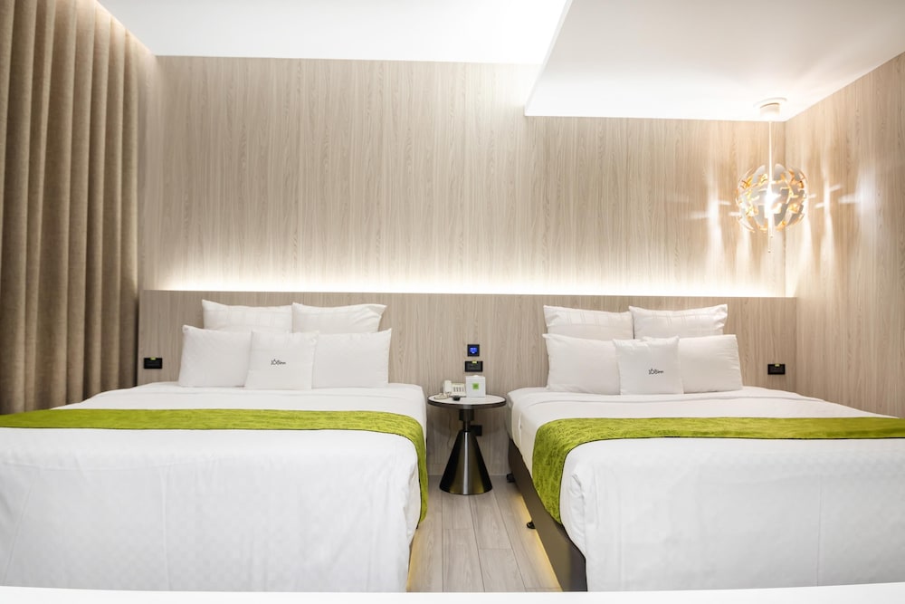 168 Green Motel 3/51