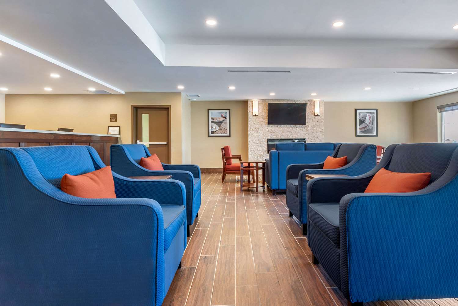 Comfort Inn & Suites Napanee, ON 8/11