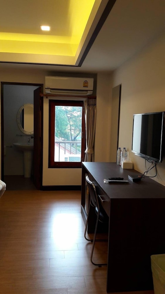 Chorlada Lanna Hotel 38/48