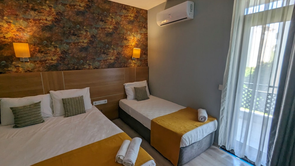 Ramona Hotel 23/45