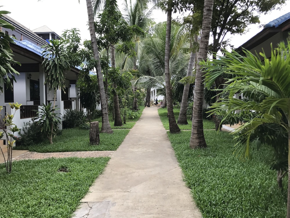 Marina Beach Resort 56/65