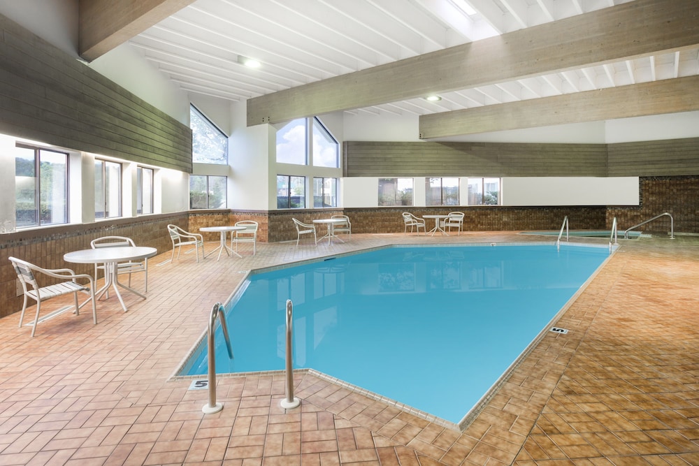 Super 8 by Wyndham Wisconsin Dells 3/16