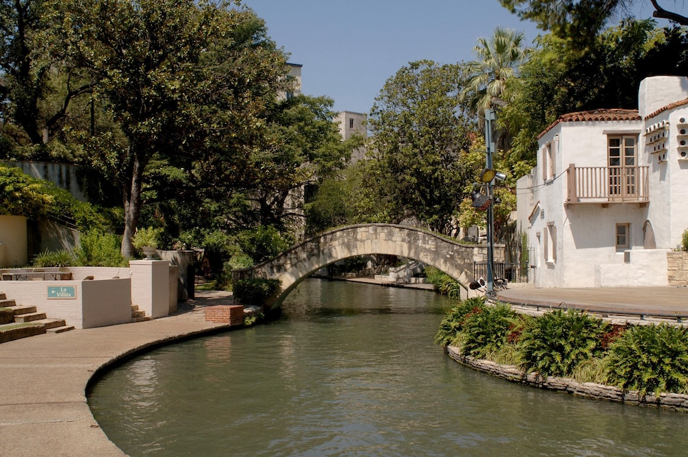 Grand Hyatt San Antonio River Walk 70/75