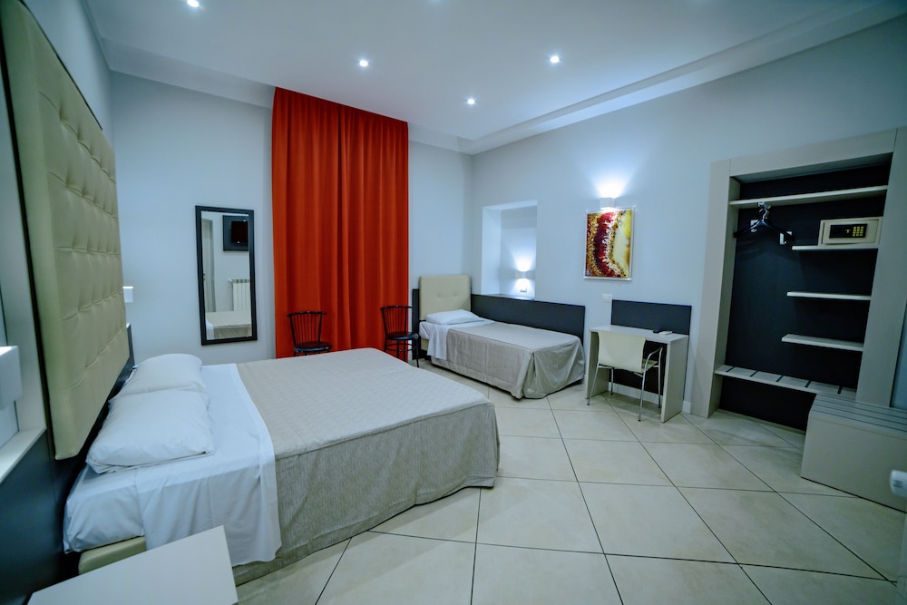 Hotel Demo 12/50