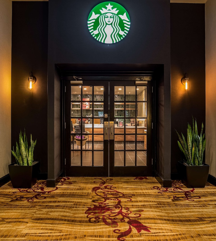 Hilton Fort Wayne At The Grand Wayne Convention Center 23/72