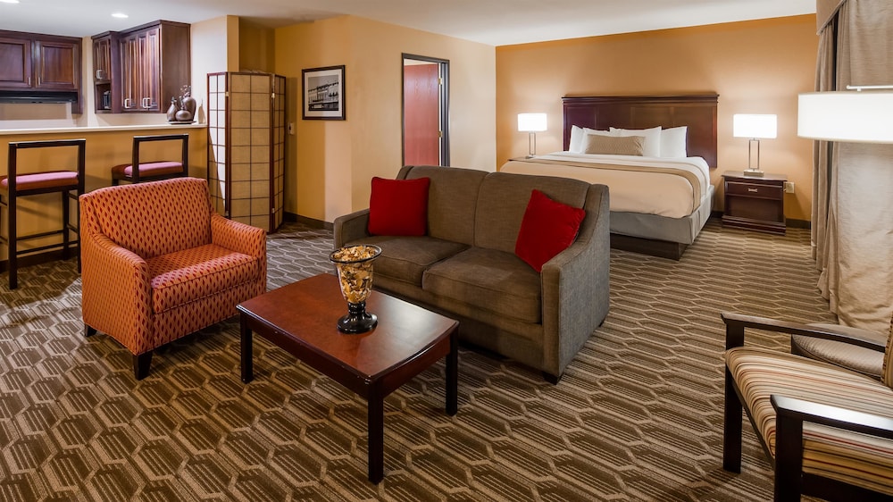 Best Western Granbury Inn & Suites 28/36
