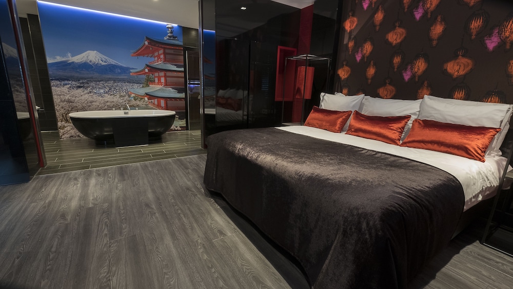 TOKYO, SUITE