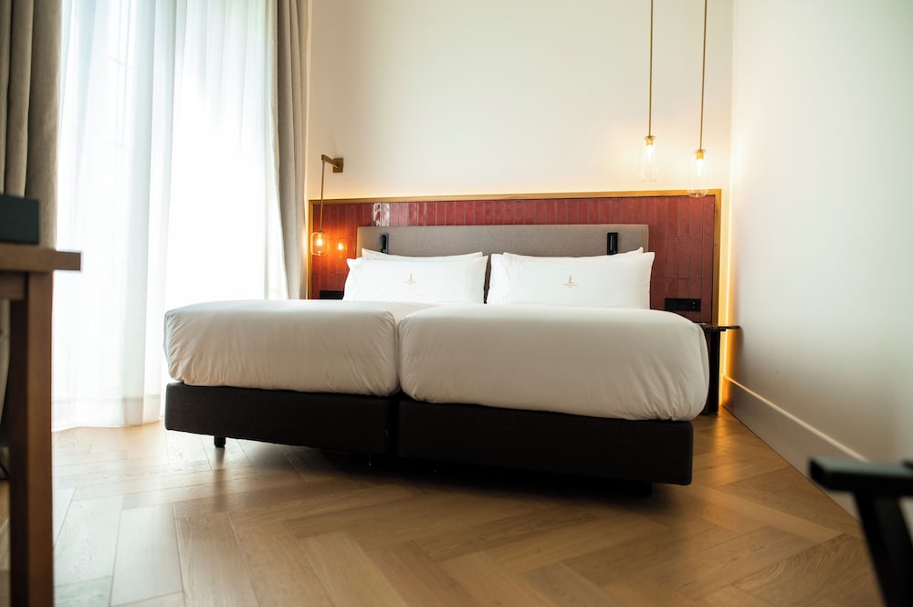 Signature, Gallery, Twin Beds