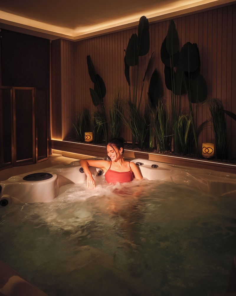 swimming pool spa