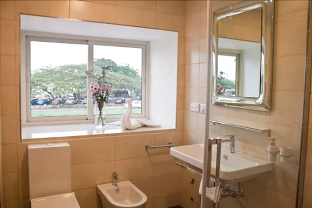 1 BEDROOM, APARTMENT