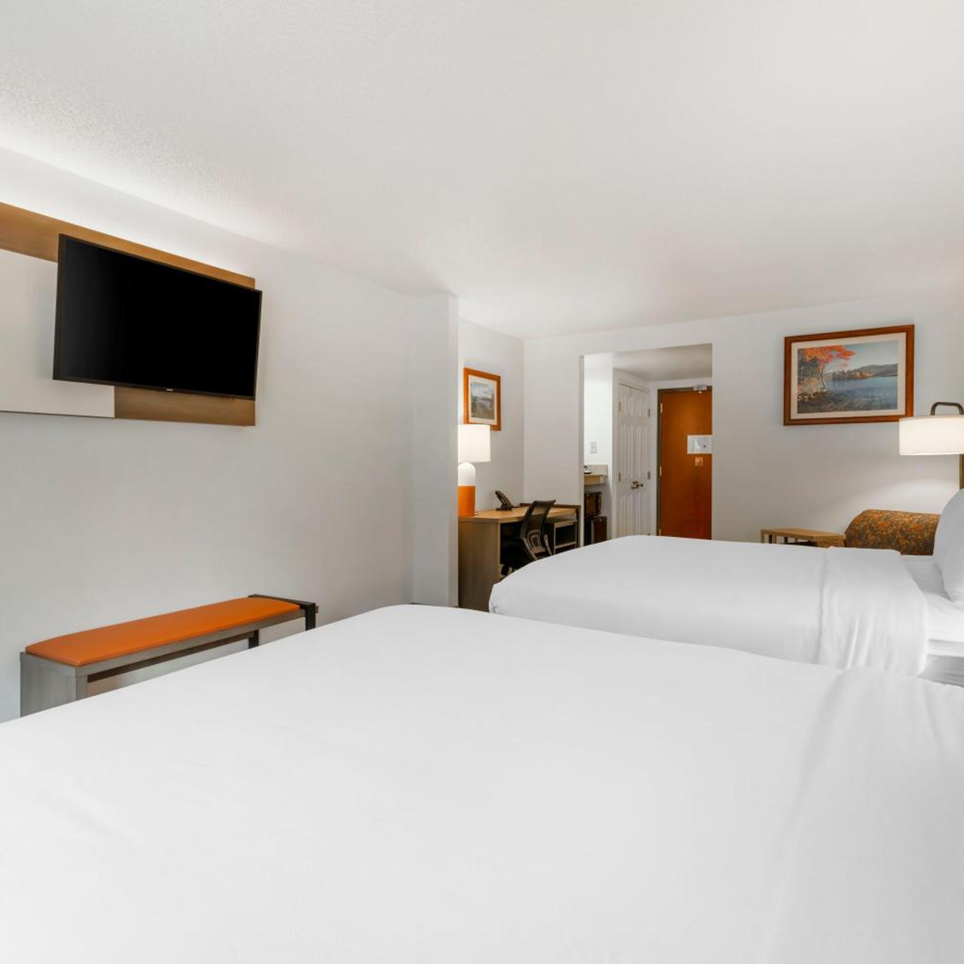 Standard, 2 Queen Beds, Sofa