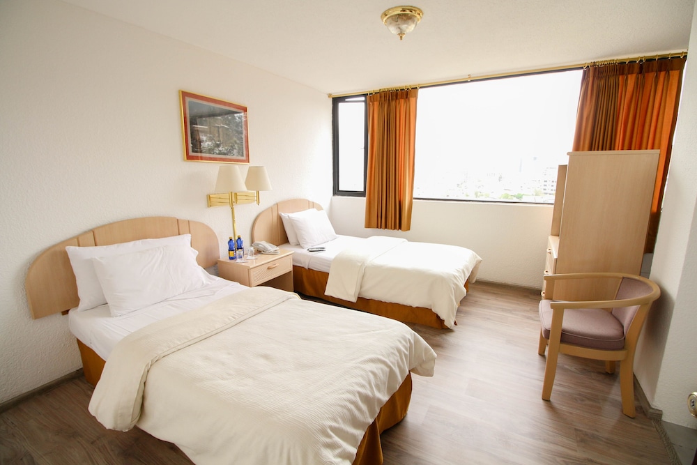 Stanford Suites 23/69