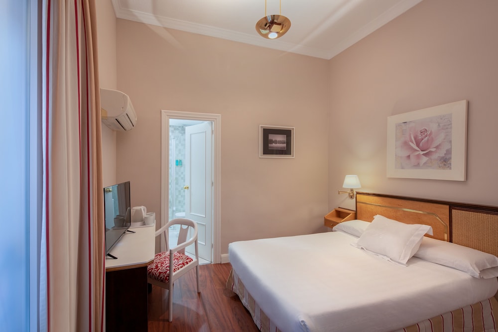 ROOM, SINGLE, DOUBLE BED