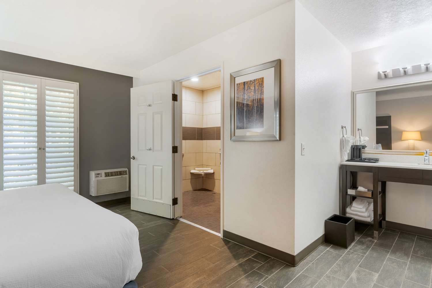 Suite, King Bed, Sofa, Pet Friendly, Corner
