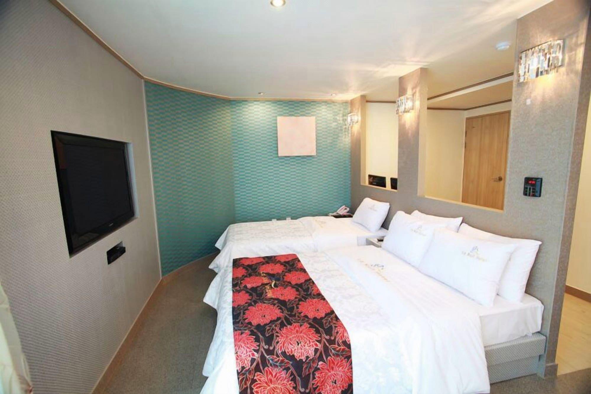 LA NUIT HOTEL 14/22