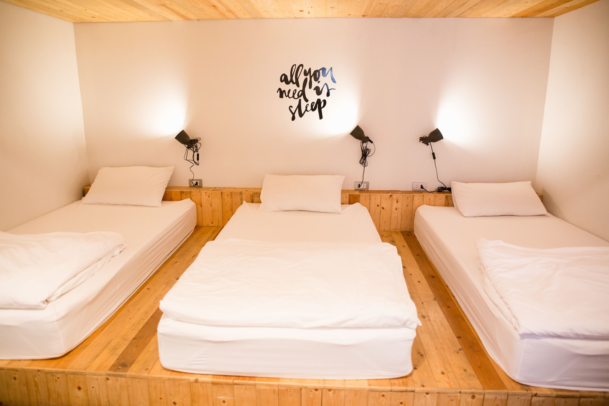 ROOM, TRIPLE, SHARED BATHROOM