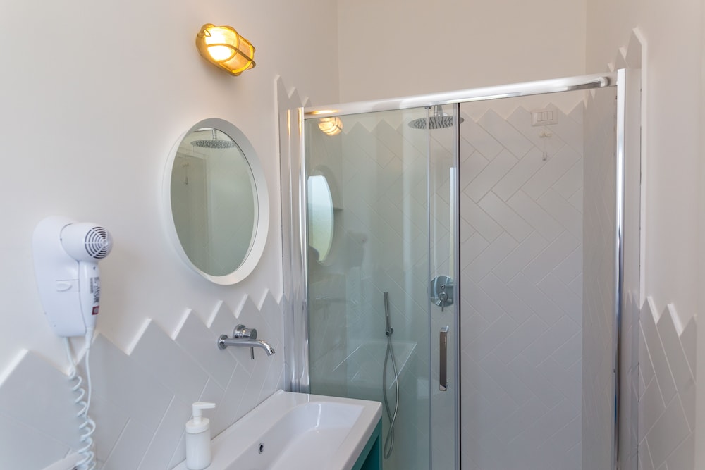 Sorrento Pool And Suites 28/29