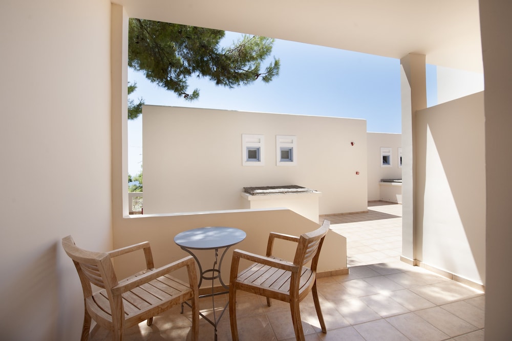 Alonissos Beach Bungalows And Suites Hotel 6/50
