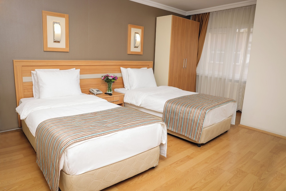 1 BEDROOM, STANDARD, TWIN BEDS