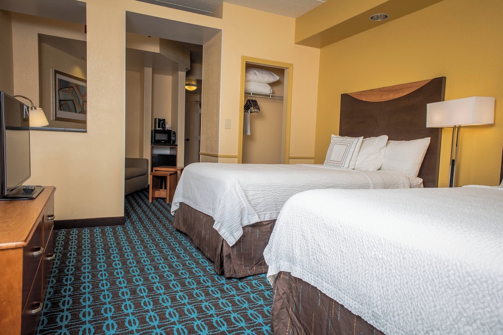 Suite, 2 Queen Beds, Sofa