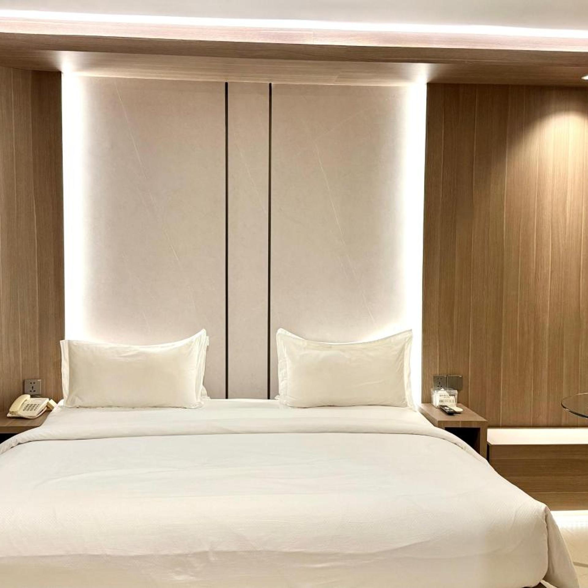 DELUXE, SUITE