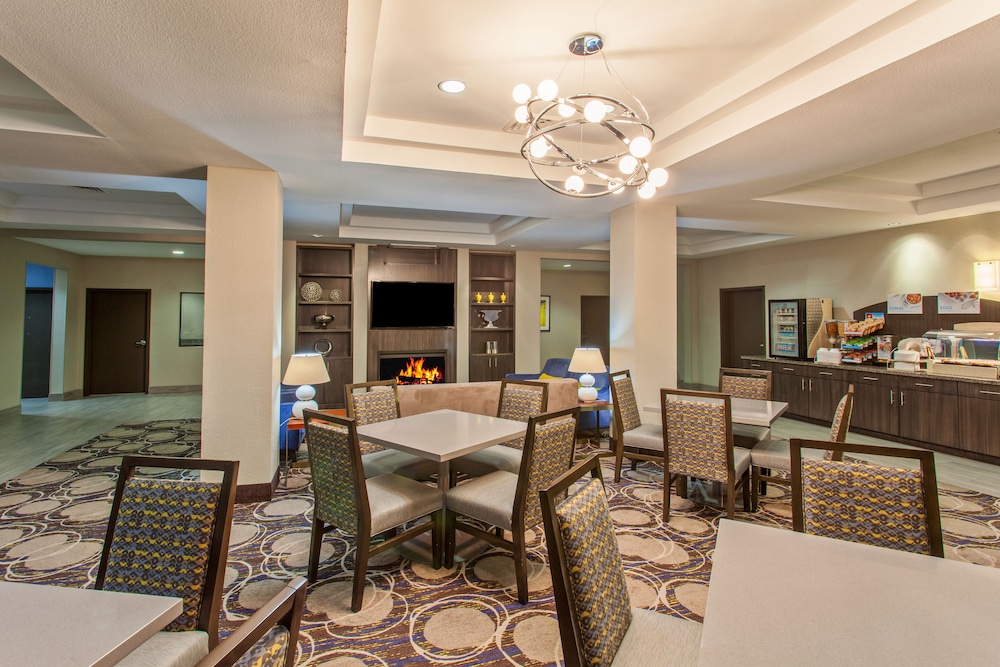 Holiday Inn Express Hotel & Suites Wharton 40/50