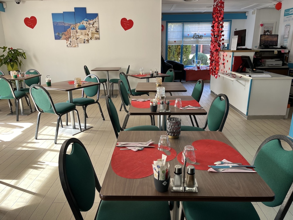 Kyriad Direct Marseille Ouest Martigues 40/55