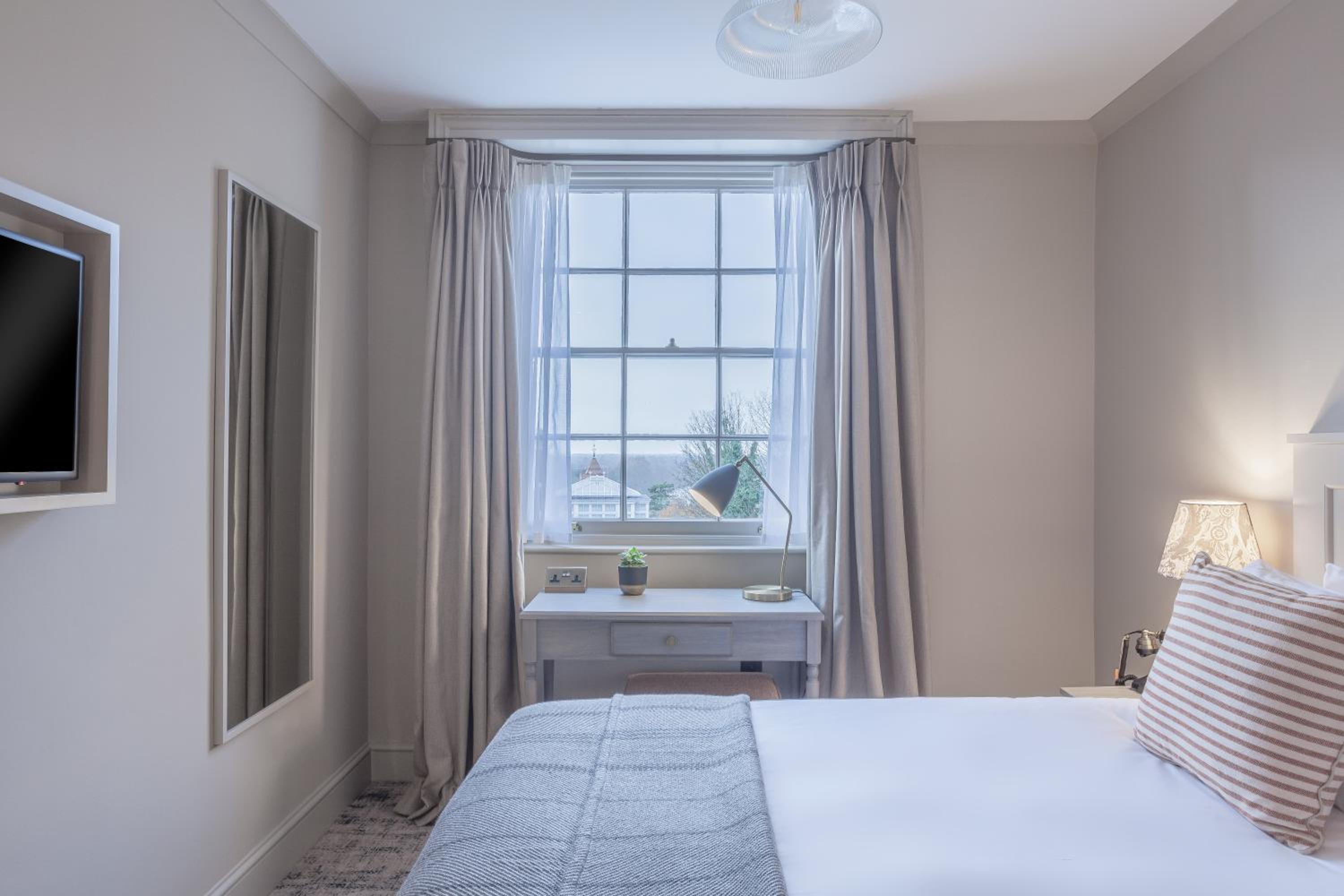 Cozy, Georgian, Double Bed