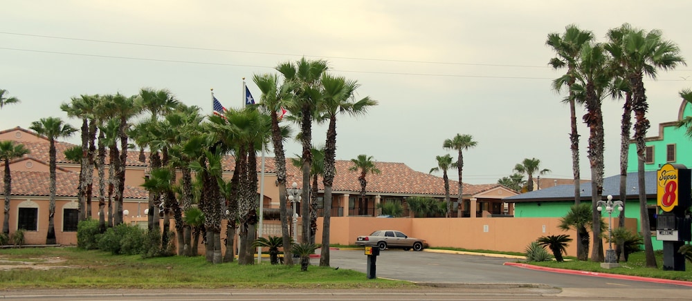 Super 8 By Wyndham South Padre Island 2/25